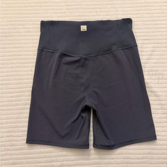 Vuori Women's Dark Blue Bike Shorts - Picture 1 of 4